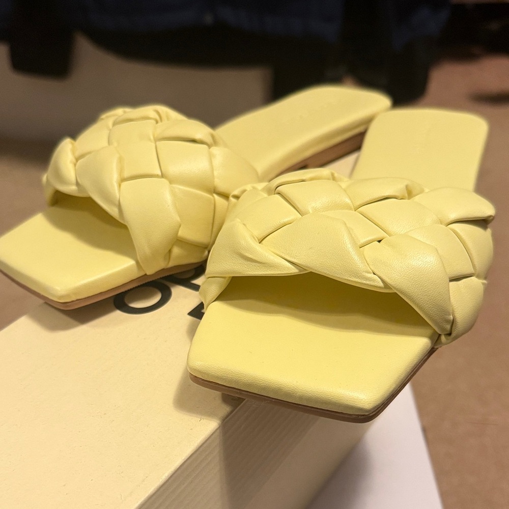 Ladies slippers new without tag with original box